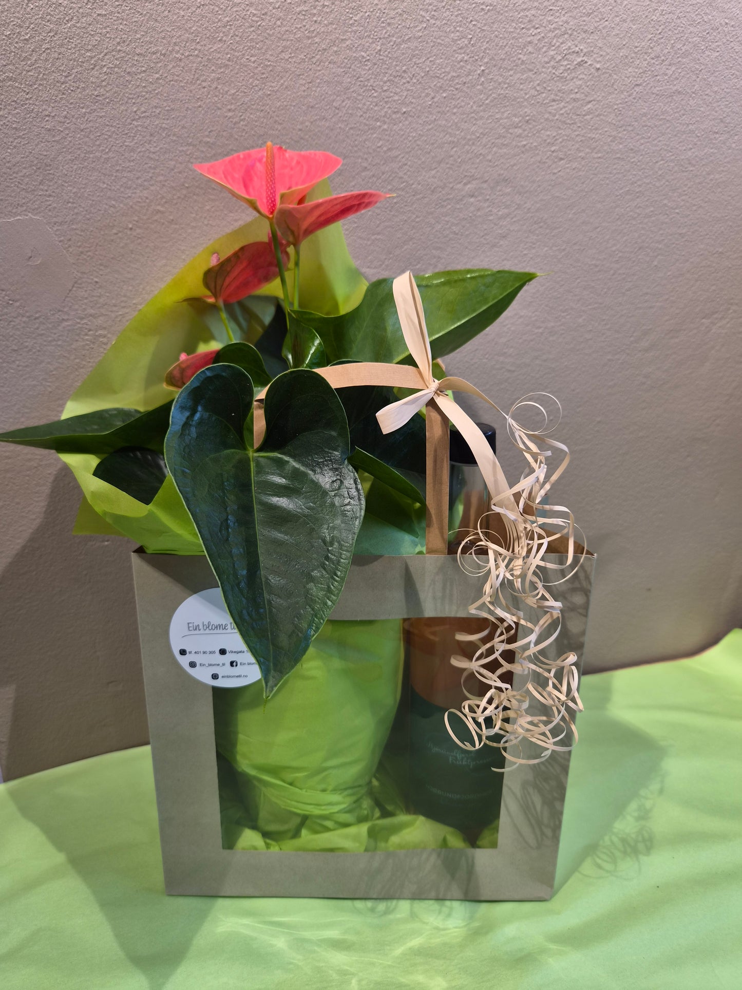 Gåvepose med anthurium og eplemost