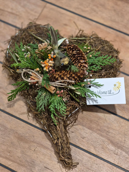 Store gravhjarter med fugl