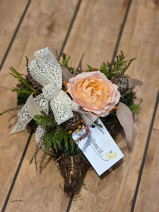 Gravhjarter med rose og sløyfe