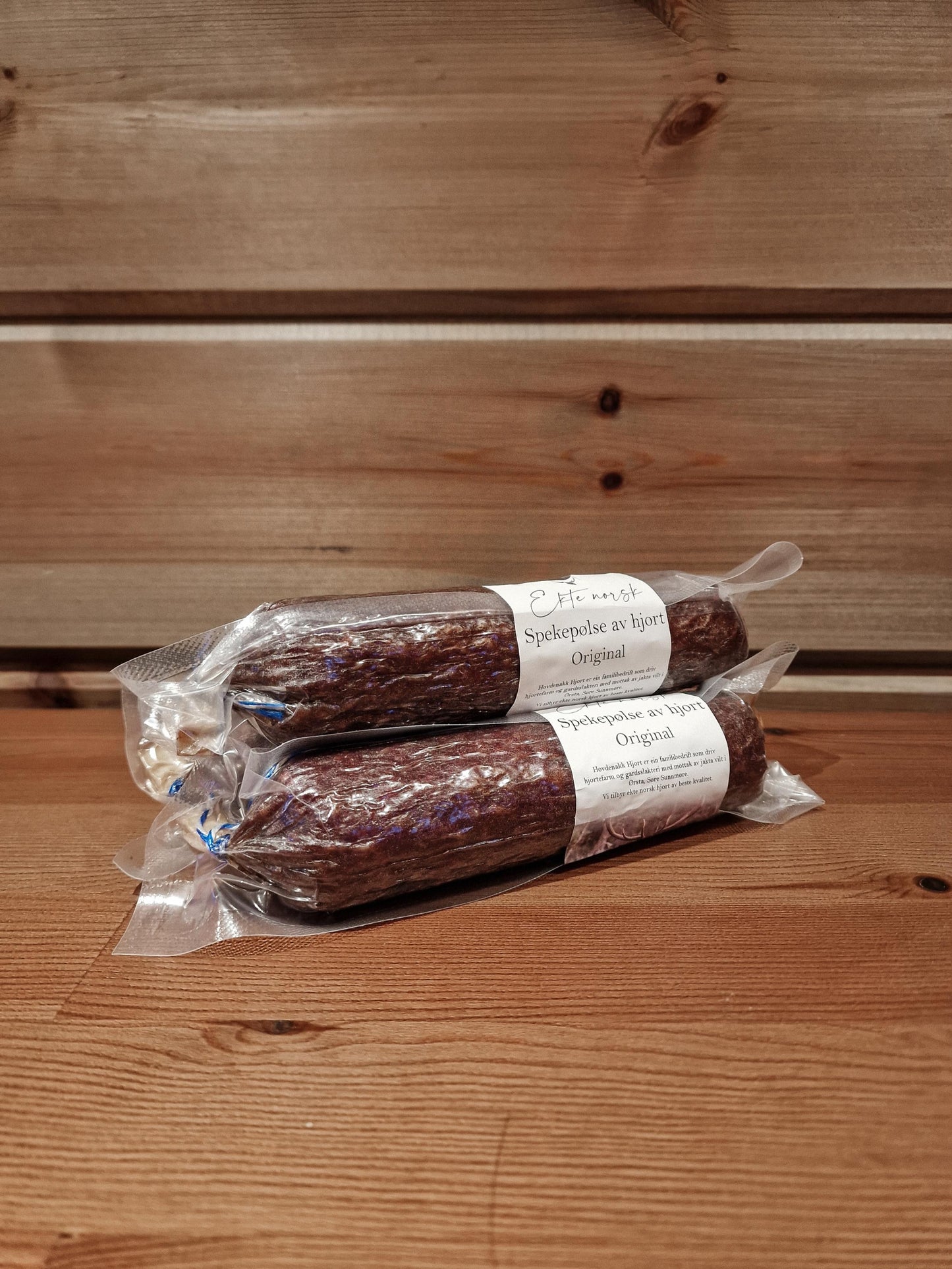 Spekepølse og skiva mør frå Hovdenakk Hjort