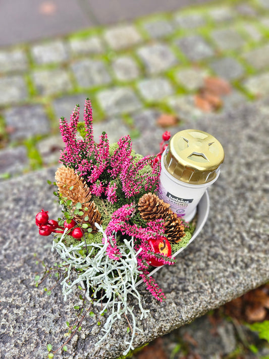 Gravpynt i hjerteskål med lys